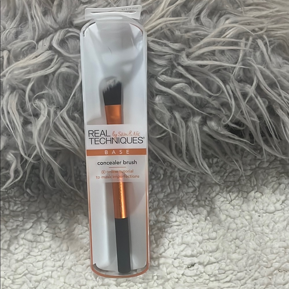 Real Techniques Concealer Brush with